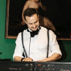 DJ+Janis+Hopfer+great+picture