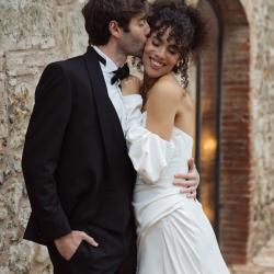 tuscan-wedding-portrait-happy-couple