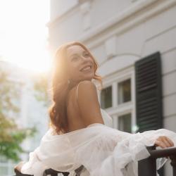 bride-balcony-Florence-wedding-photography-candid