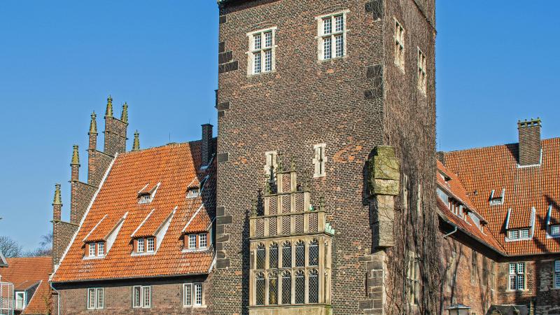 A couple on their wedding day in Hamm