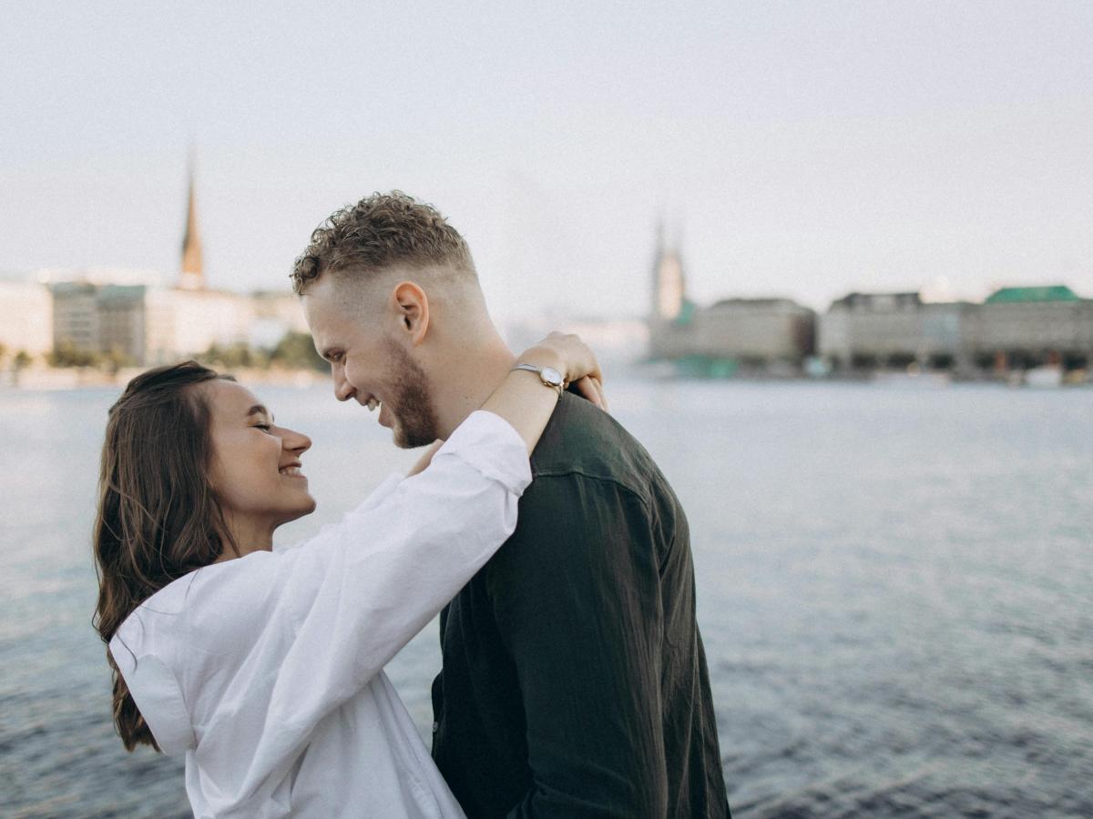 A couple on their wedding day in Hamburg
