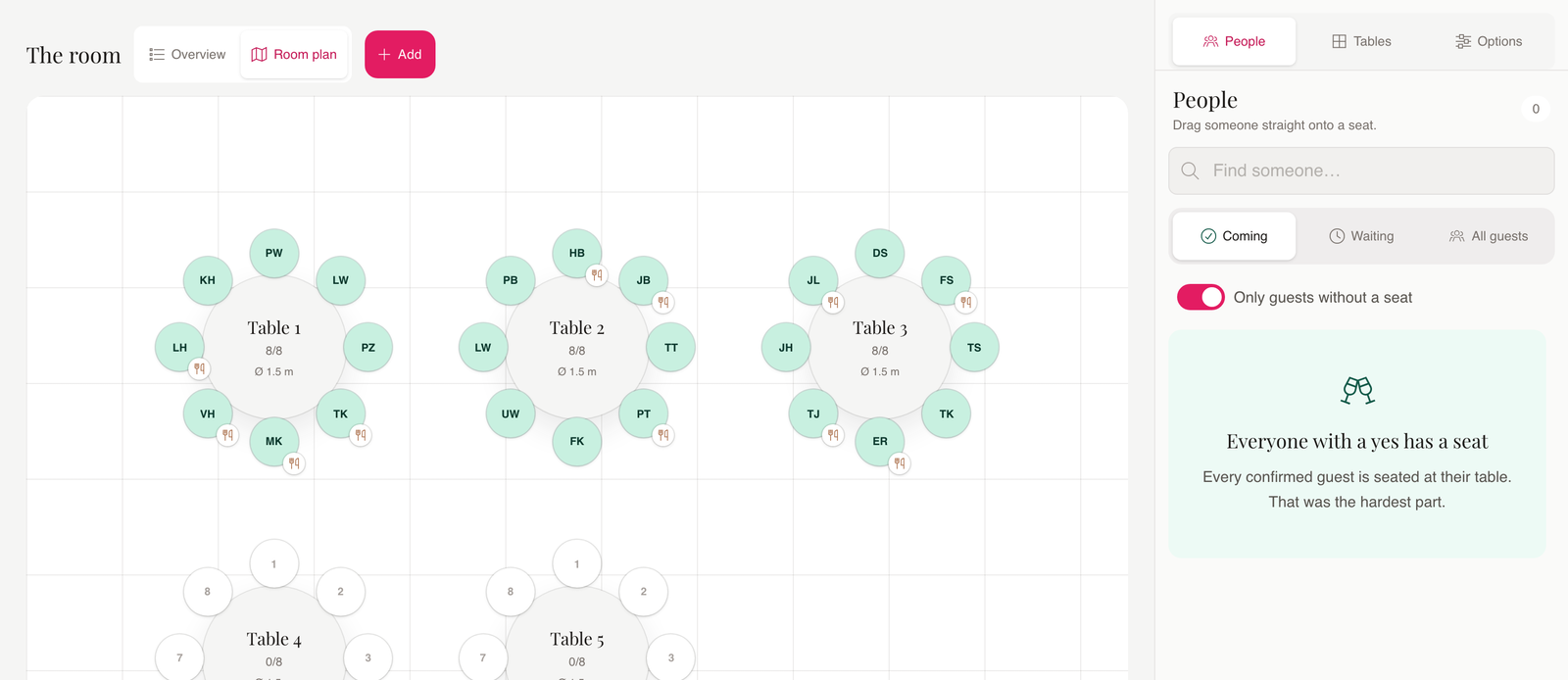 The room plan in wedset: round tables with the guests' initials at their seats